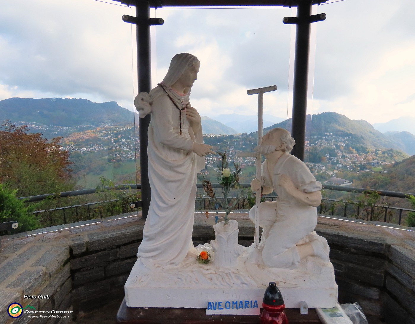 05 Partenza dal tempietto della Madonna del Perello poco sopra Salmezza.JPG